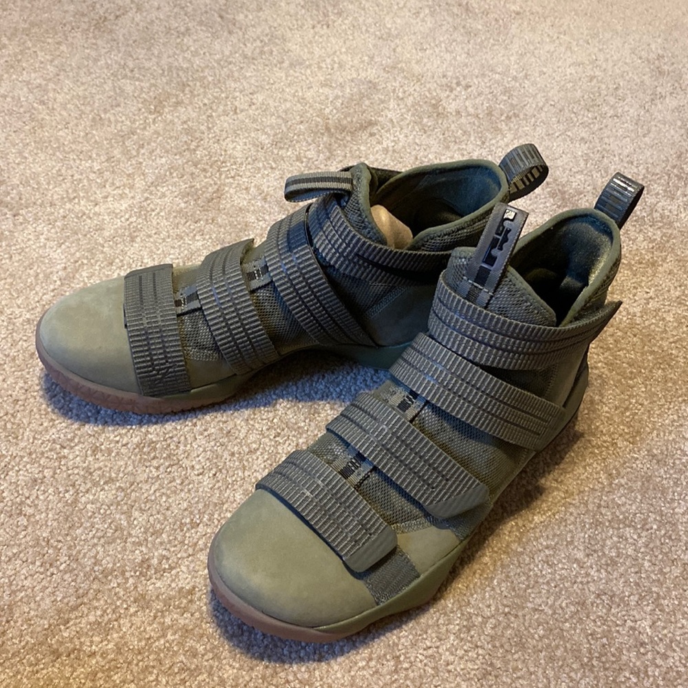 Lebron Soldier XI SFG Basketball Sneakers